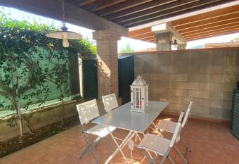 casa GIRASOLE has rooms with a private hot tub