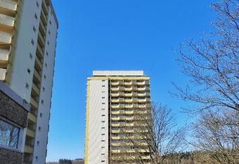 Manhattan 516 has Balcony rooms