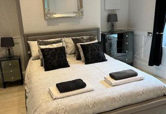 Stunning 2 bed in the heart of hebden bridge has Balcony rooms