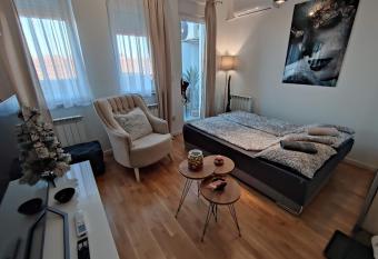 BellaCasa AirportStudio allows 18 year olds to book a room