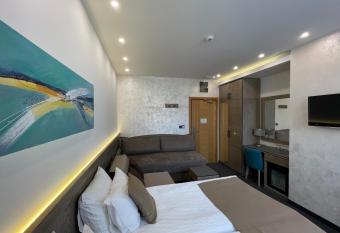 Hotel Alibi 105 has Smoking rooms