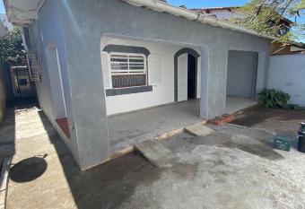 Casa independente em Cabo Frio has Smoking rooms