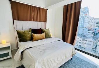 Hermoso apartamento de 1.5 habitaciones, excelente ubicaci  n en SDQ allows 18 year olds to book a room