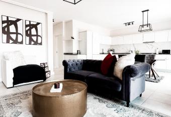 The Polofields Pad has Balcony rooms