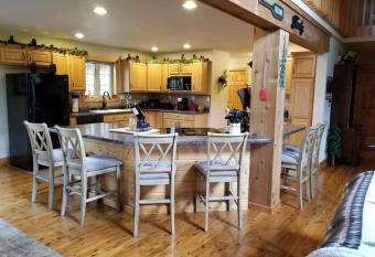 Rose Ranch has rooms with a private hot tub