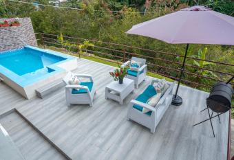 Peace By The River has Balcony rooms