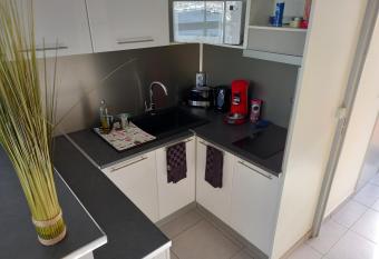 L Arche de No   217, Studio mezzanine vue imprenable allows 18 year olds to book a room