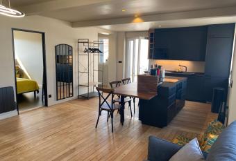 Les Marmousets Conciergerie Leroy has Balcony rooms