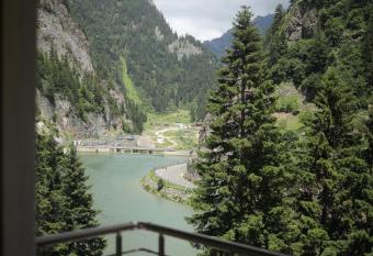 PAZARCIK MOUNTAIN HOTEL has Balcony rooms