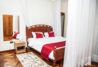 Smartcity Holiday Homes has rooms with a private hot tub