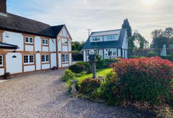 Ivy Cottage allows 18 year olds to book a room