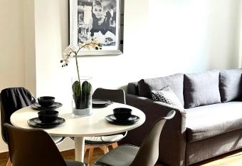 Rogier 6 allows 18 year olds to book a room