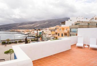 Live Puertito Casa Azul allows 18 year olds to book a room