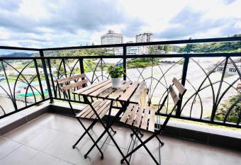 Hotel Apartment Mountain View- 2BR (6pax) walking distance to attractions has Balcony rooms