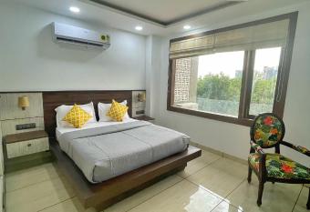 The Desire CyberHub has Smoking/Balcony rooms