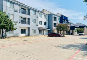 Longhorn Inn & Suites - Fort Worth Fossil Creek has Balcony rooms