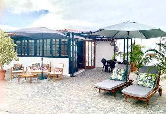 Girasol House has Balcony rooms