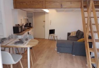 Studio mezzanine hyper centre, au pied du castillet has Balcony rooms