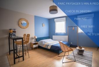 L   Effet-Mer allows 18 year olds to book a room