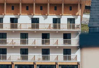 La Voie Lact  e has Balcony rooms