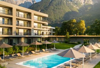 Dolomitengolf Suites allows 18 year olds to book a room