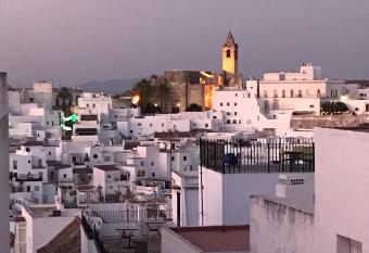 el acanto allows 18 year olds to book a room