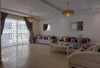 Gloria Deluxe has Balcony rooms