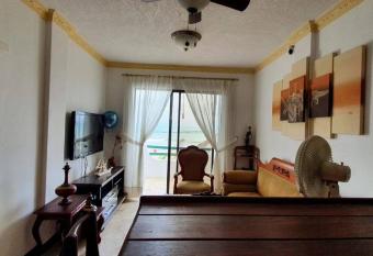 Lugar con bello atardecer frente al mar has Balcony rooms