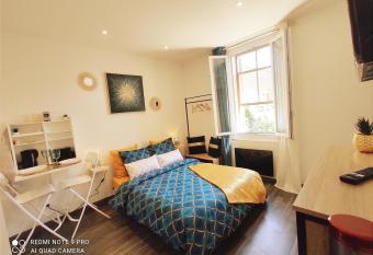 Studio cosy allows 18 year olds to book a room