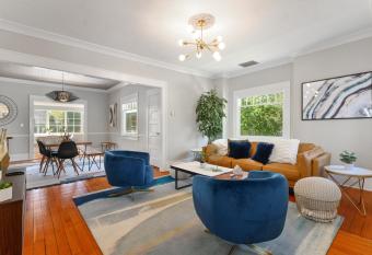 Beautiful, Historic Home, heart of McMinnville. has Balcony rooms