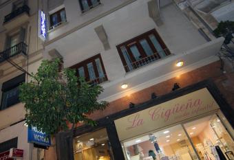 Hostal Victoria allows 18 year olds to book a room