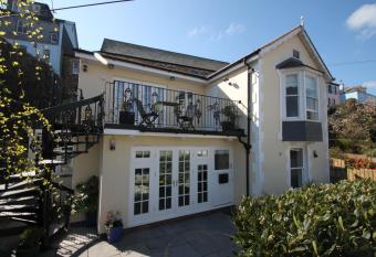 St Elmo House allows 18 year olds to book a room