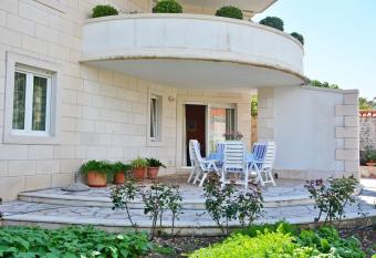 Apartments Tonka has Balcony rooms