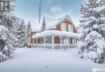 Farmhouse Guest Suite, Pool, hot tub, horses has Balcony rooms