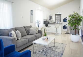 Cozy, Comfy house has Balcony rooms