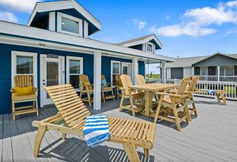 *New Listing* Turquoise Breeze *Pool Table* Sleeps 11 has Balcony rooms