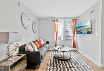 Lux1 bed Apt By Goodseed Suites has Balcony rooms