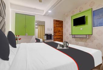 Collection O 93695 Hotel Western Arc allows 18 year olds to book a room