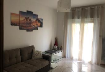 Casa di Max - stanza privata con bagno condiviso FREE PARKING has Balcony rooms