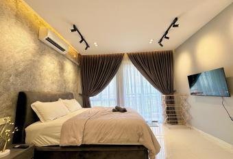 B1715 Central Park studio@Netflix/YouTube/Wi-Fi allows 18 year olds to book a room