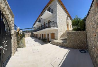 Luna Hotel has Balcony rooms