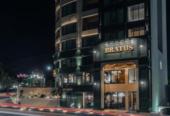 BRATUS Hotel Aqaba allows 18 year olds to book a room