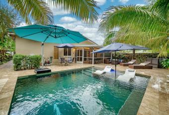Tropical Oasis with Pool & Barbeque allows 18 year olds to book a room