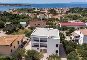 Villa Max has Balcony rooms