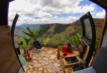 Camper van frente al Ca    n allows 18 year olds to book a room