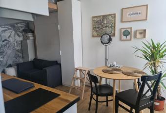 L Eskale - Appartement-studio cosy centre ville historique de RENNES has Balcony rooms