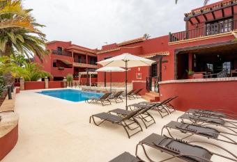 Hotel Ecolife Tenerife allows 18 year olds to book a room