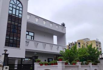 Sanskriti Home Stay has Balcony rooms