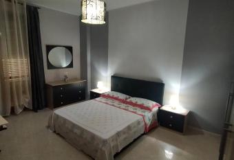 Appartamento posizione comoda has Balcony rooms