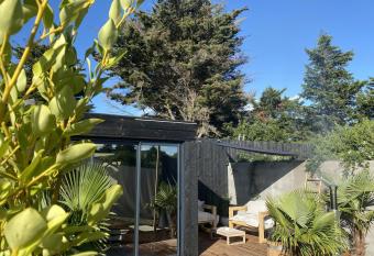 5 Etoiles h  bergement insolite de luxe allows 18 year olds to book a room